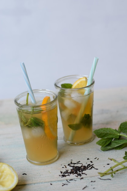 Photo view of glasses of iced tea with mint and sliced lemon