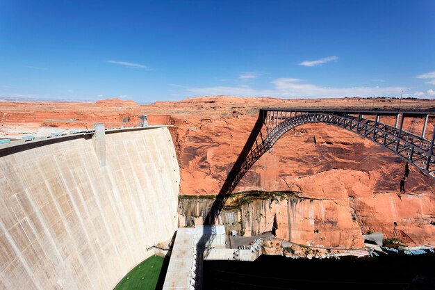 Vista della diga di glen e del ponte a page, arizona, stati uniti