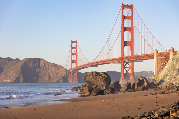 Foto vista del golden gate bridge dalla spiaggia di marshalls