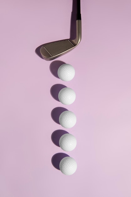 Foto vista delle palline da golf con altri accessori