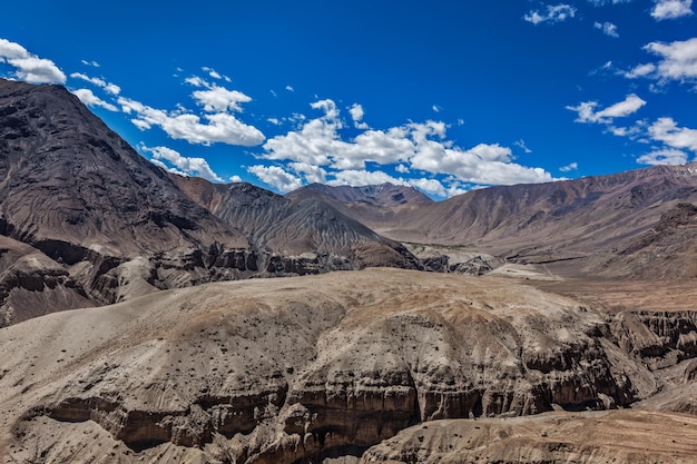 Photo view of himalayas near kardung la pass ladakh india