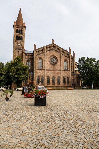 Foto vista dell'edificio storico contro il cielo