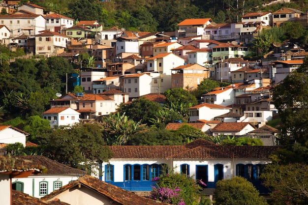ブラジル、ミナスジェライス州、オウロプレトの歴史的な町の眺め
