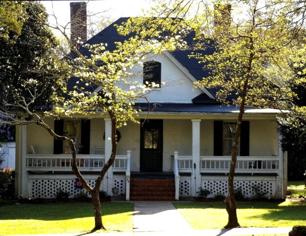 Photo view of house and front yard