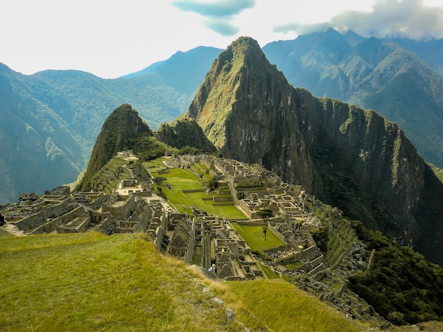 페루 쿠스코의 Huayna Picchu 산의 전망