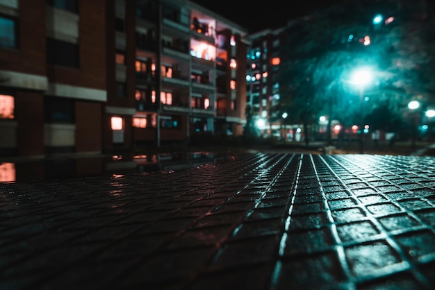 Photo view of illuminated building at night