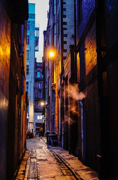 Photo view of illuminated buildings at night