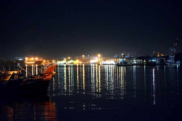 Photo view of illuminated city at night