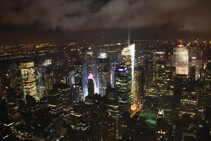 Photo view of illuminated cityscape against sky