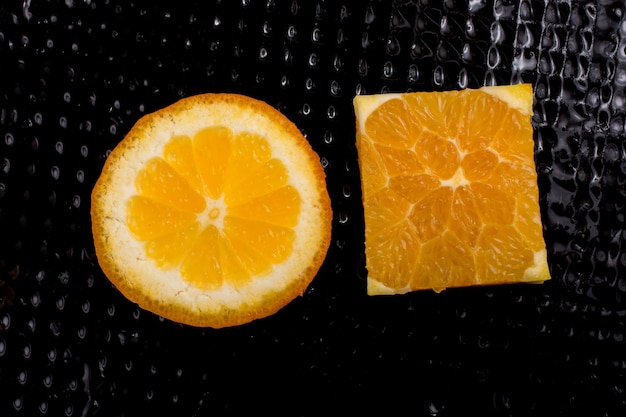 Foto una vista di una frutta arancione tagliata matura succosa