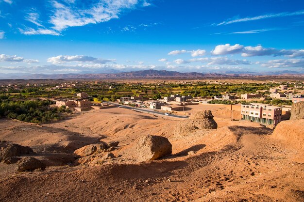 アフリカのモロッコのバラの谷にある Kelaat Mgouna Kalaat M39Gouna または El Kelaa M'Gouna 村の眺め