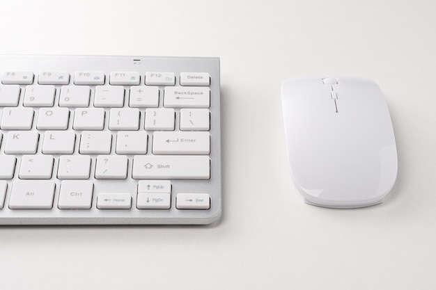 Вид клавиатуры и мыши современного компьютера