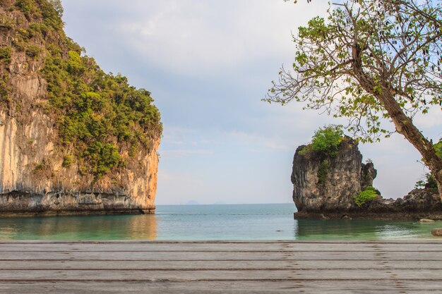 Vista del krabi dell'isola di koh hong, tailandia, paesaggio tropicale della spiaggia