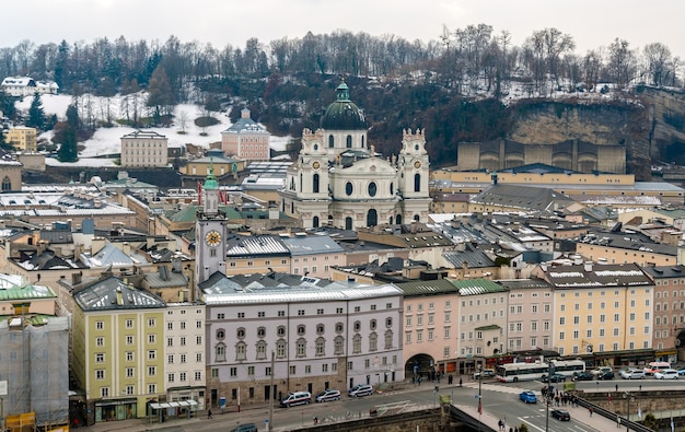 Вид на Kollegienkirche в Зальцбурге