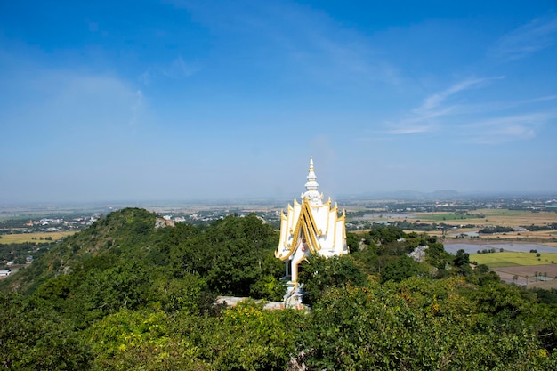 マンダパ・パビリオン (Mantapa Pavilion) はタイの寺院であるワト・カオ・サナム・チャエング (Wat Khao Sanam Chaeung) の神話である