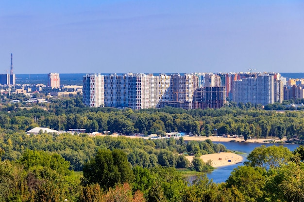 Вид на левый берег Днепра в Киеве Украина