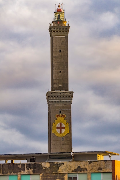 Вид на маяк Генуи в Италии