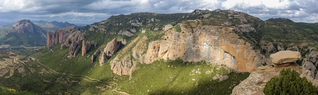 ウエスカ スペインの Mallos de Riglos のビュー