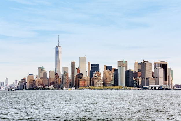 ニューヨークのマンハッタンのスカイラインの眺め