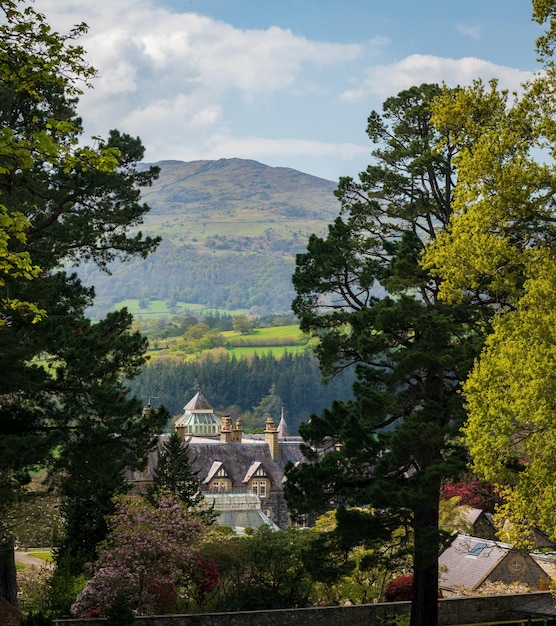 North Wales의 Bodnant Gardens에 있는 영주의 저택의 전망