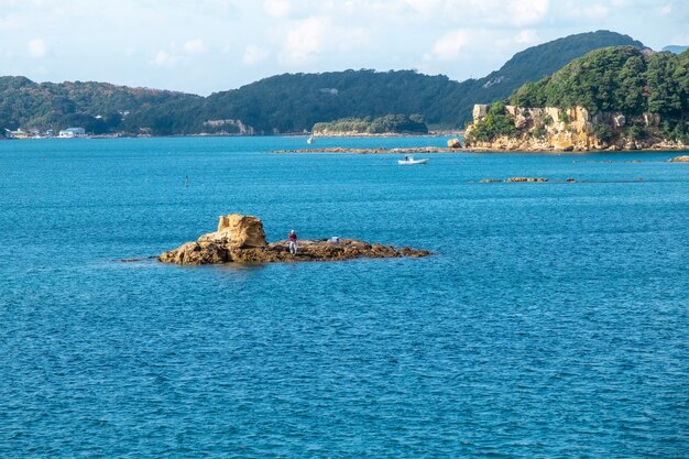 Foto veduta di molte isole e mare isola kujuku a sasebo