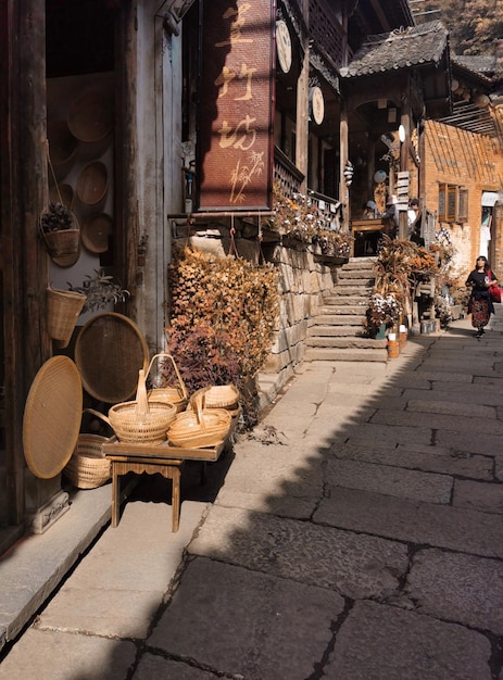 Foto vista della bancarella del mercato nell'edificio