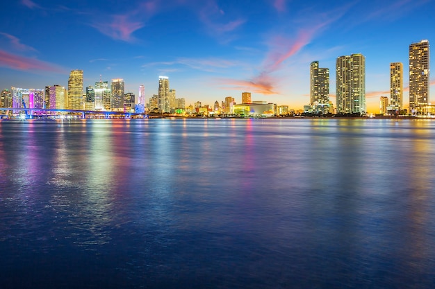 Vista di miami al tramonto, usa.