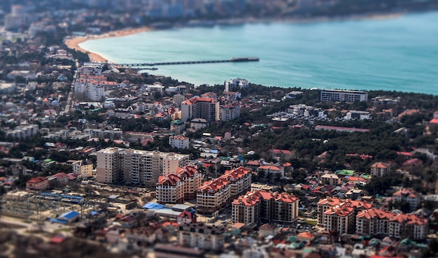 Vista dell'edificio in miniatura e del mare