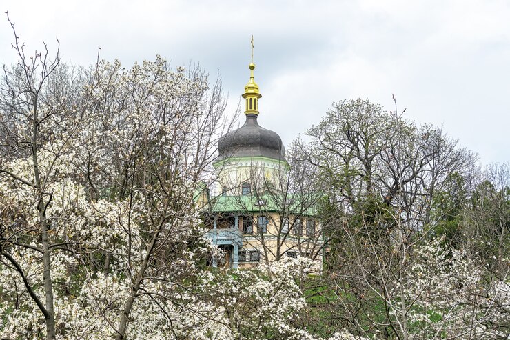 Вид на монастырь в Киеве, Украина.