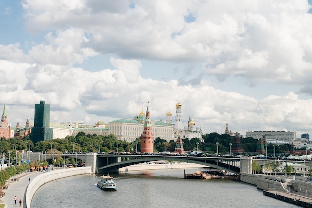 Photo view of moscow river and kremlin russia may 2023