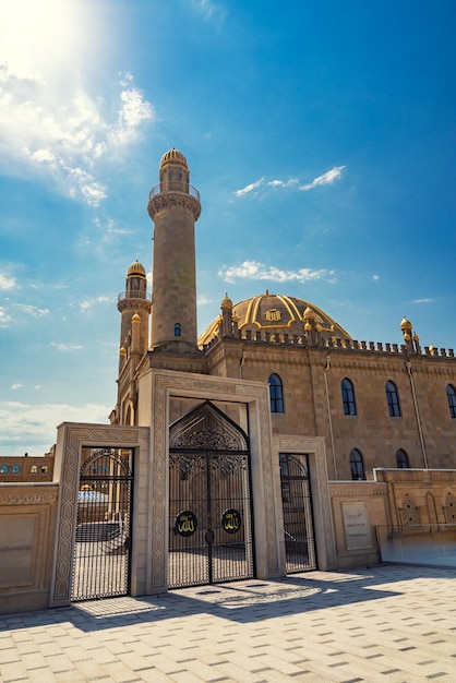 Vista della moschea taza pir nella città di baku, azerbaigian