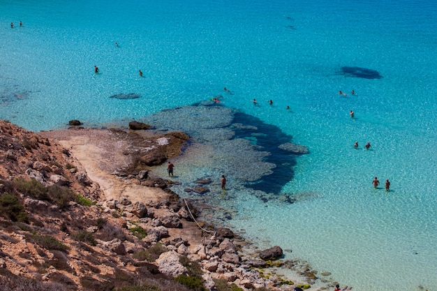 Вид на самое известное морское место Лампедузы, Spiaggia dei conigli