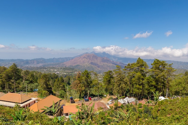 Vista del vulcano mount batur sull'isola di bali