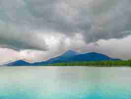 Photo view of mountain daek is raining