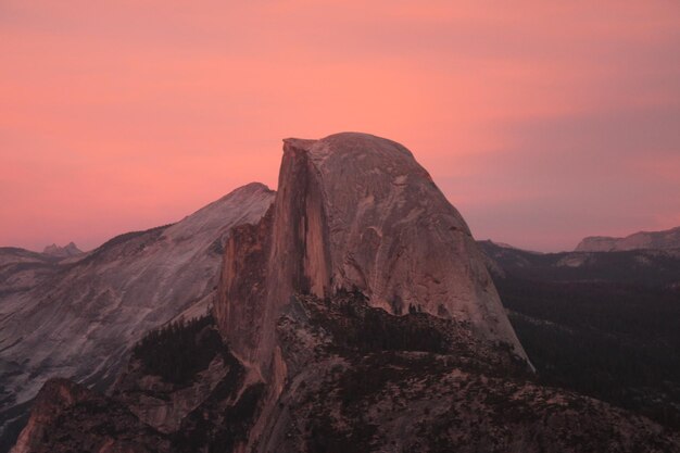 Photo view of mountain during sunset