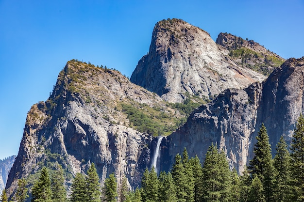 Vista della catena montuosa nel parco nazionale di yosemite