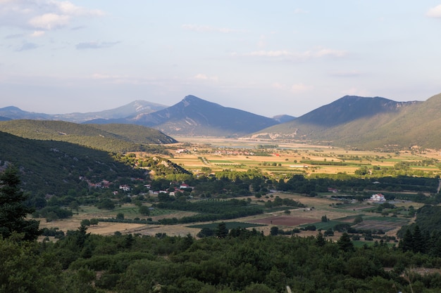 テッサリア、ギリシャの山岳地帯の眺め