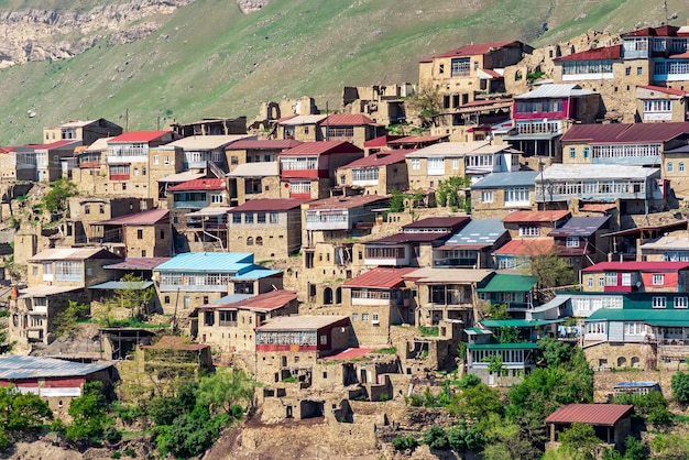 ダゲスタンの山腹にある山間の村Chokhの眺め