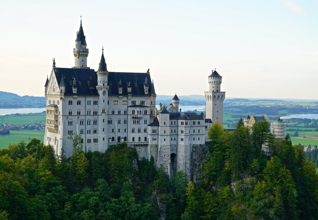 Photo view of neuschwanstein against sky