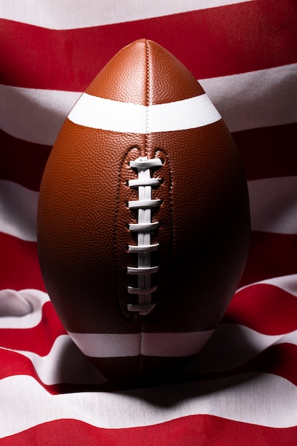 Фото Вид на американский футбол с американским флагом