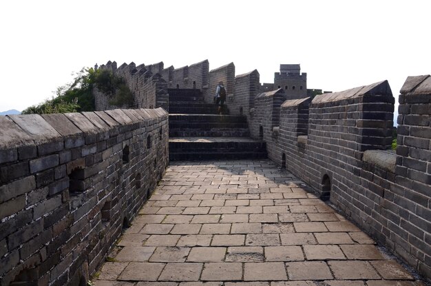 写真 明るい空に照らされた建物の景色