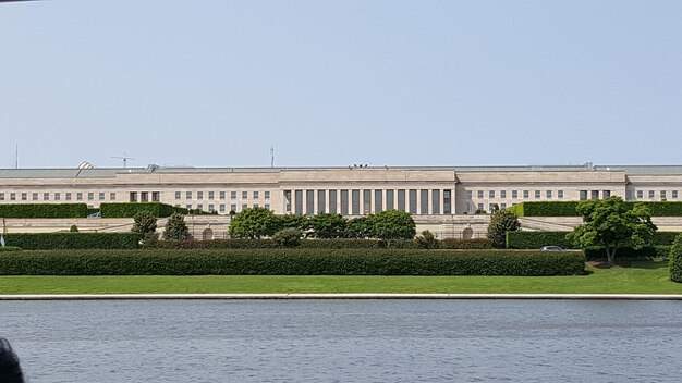 写真 明るい空に照らされた建物の景色