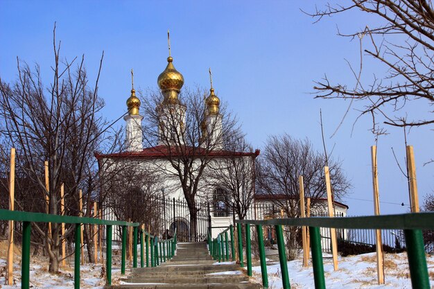 Фото Вид собора на небо зимой