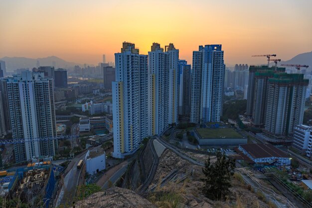 写真 夕暮れの街の景色