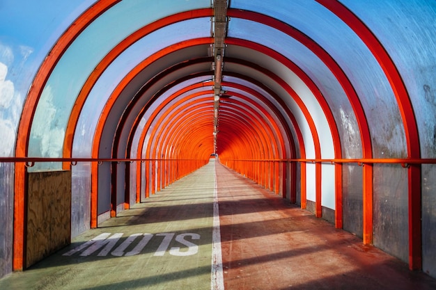 写真 空の鉄道橋の景色