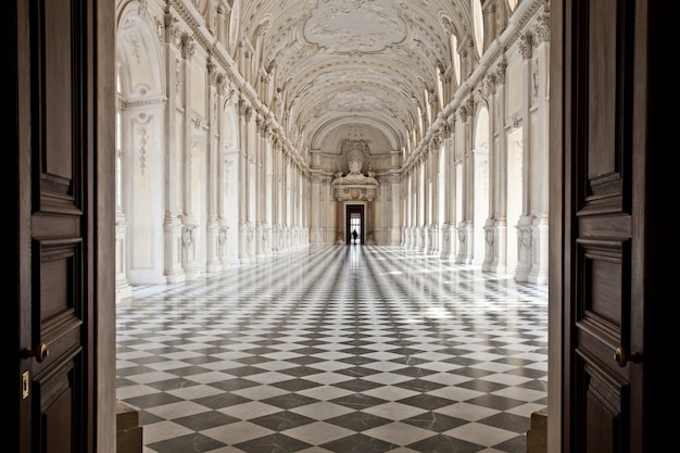 사진 피에몬테 지역의 토리노에서 가까운 베나리아 왕궁의 갤러리아 디 디아나 전망