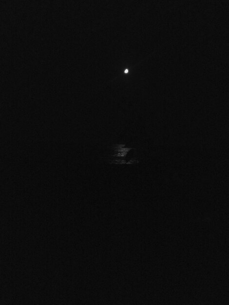Фото Вид луны ночью