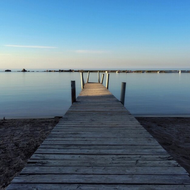 写真 海上の埠頭の景色