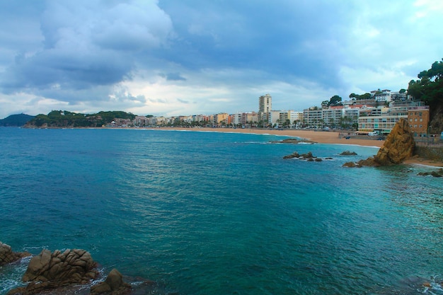 Lloret De Mar Catalonia Spain의 지중해 해안 절벽의 전망