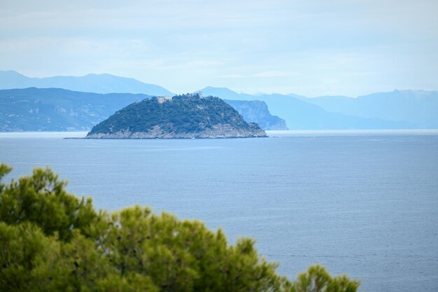 写真 夏の日のイタリアのリビエラ島の眺め イタリアのリビエラ リグーリア州 イタリア